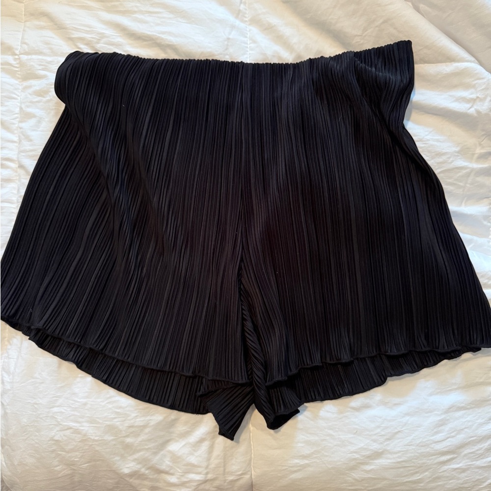 Monki Black Pleated Women Shorts